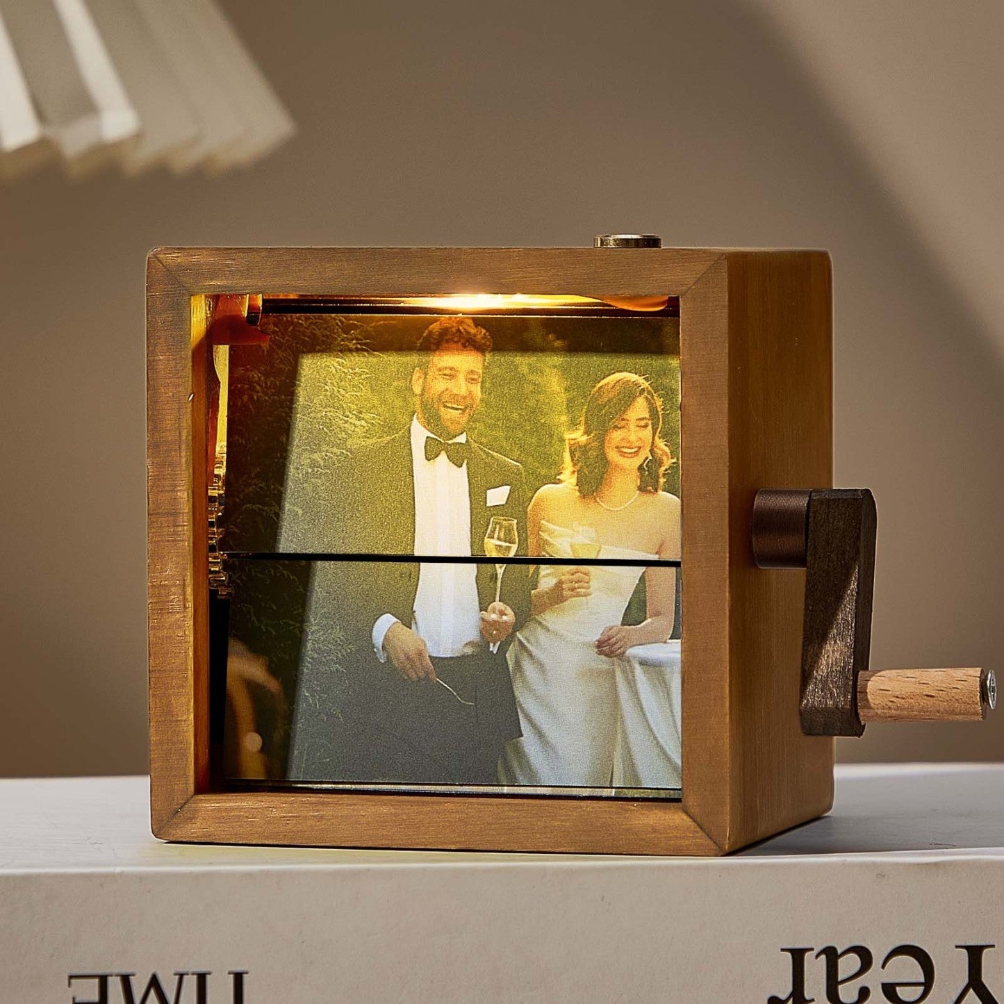 Porta-Retrato Flipbook Personalizado com Luz – Álbum Mecânico de Manivela para Presentes Incríveis de Dia das Mães