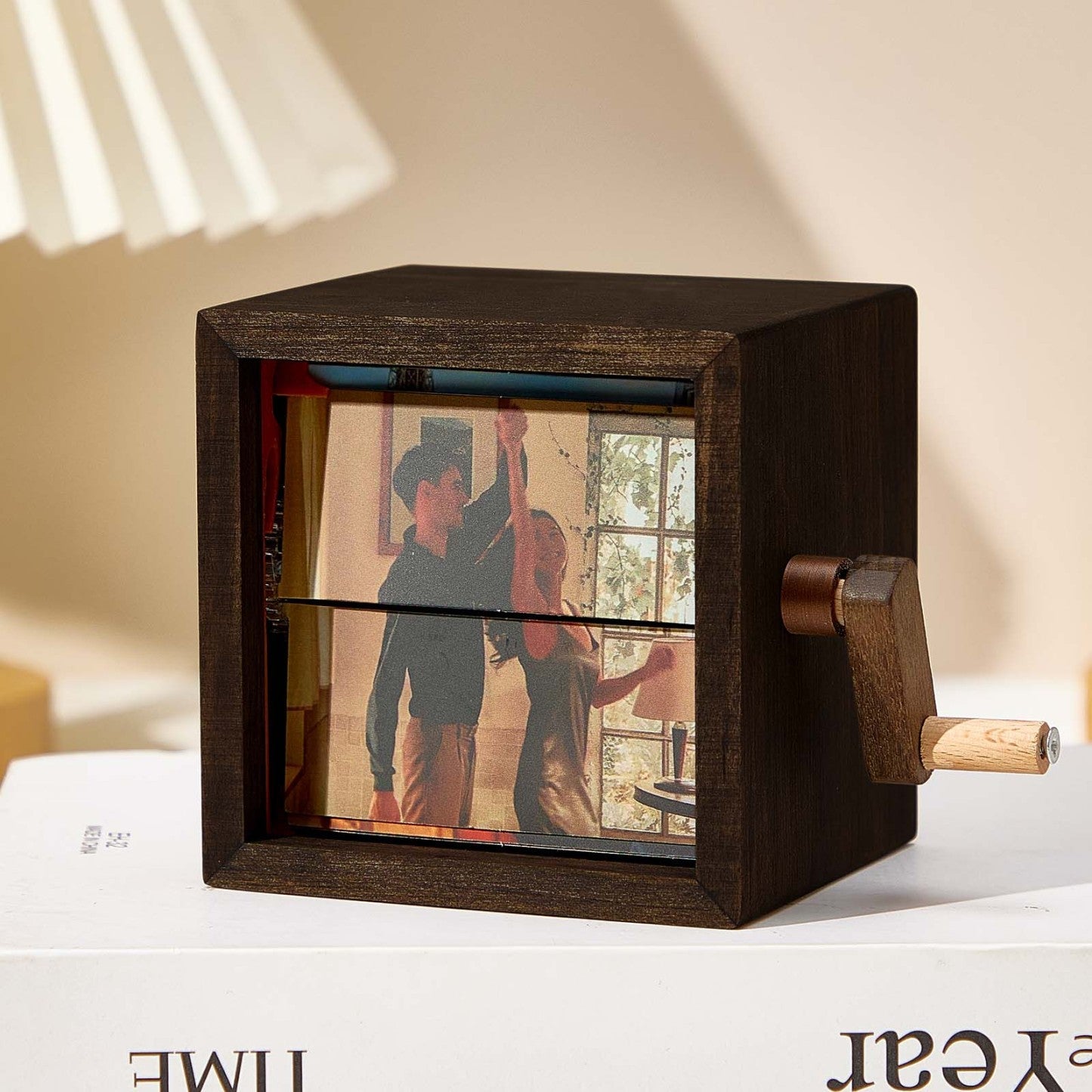 Porta-Retrato Flipbook Personalizado com Luz – Álbum Mecânico de Manivela para Presentes Incríveis de Dia das Mães