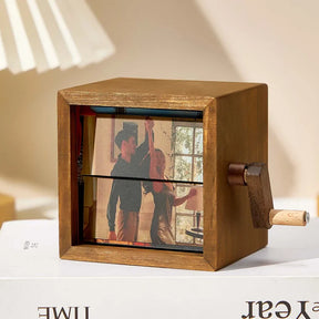 Porta-Retrato Flipbook Personalizado com Luz – Álbum Mecânico de Manivela para Presentes Incríveis de Dia das Mães