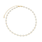 Colar Dourado com Trevos Brancos