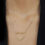 Colar Dourado de Coração Vazado Arco